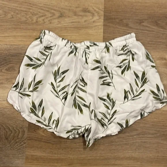 Gorgeous 100% Rayon Piyama Maggie Olive Leaf Pajama Shorts Small - Picture 5 of 6
